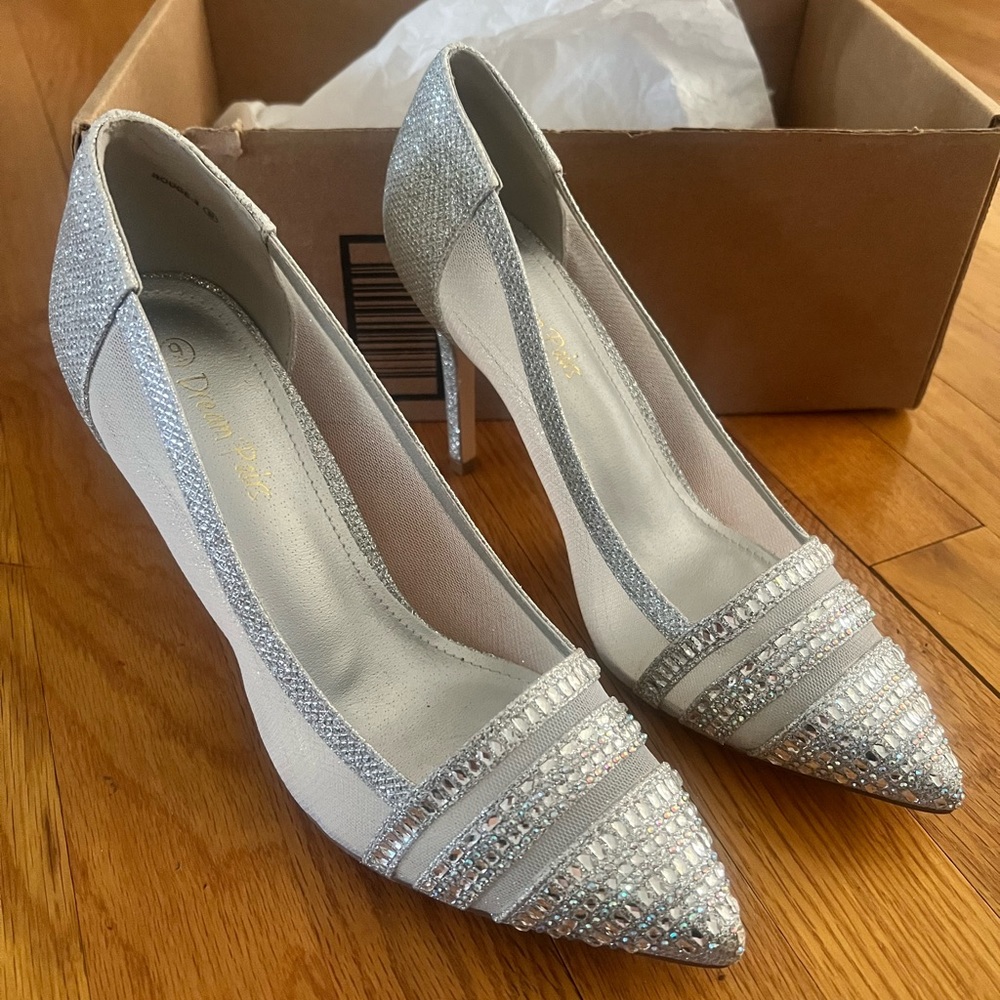 Dream Pairs Womens Silver Pointed Heels, Size 9